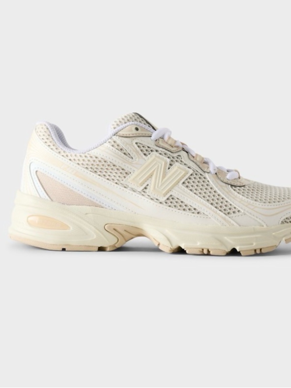 New Balance 740 cream & white sneakers in US 6